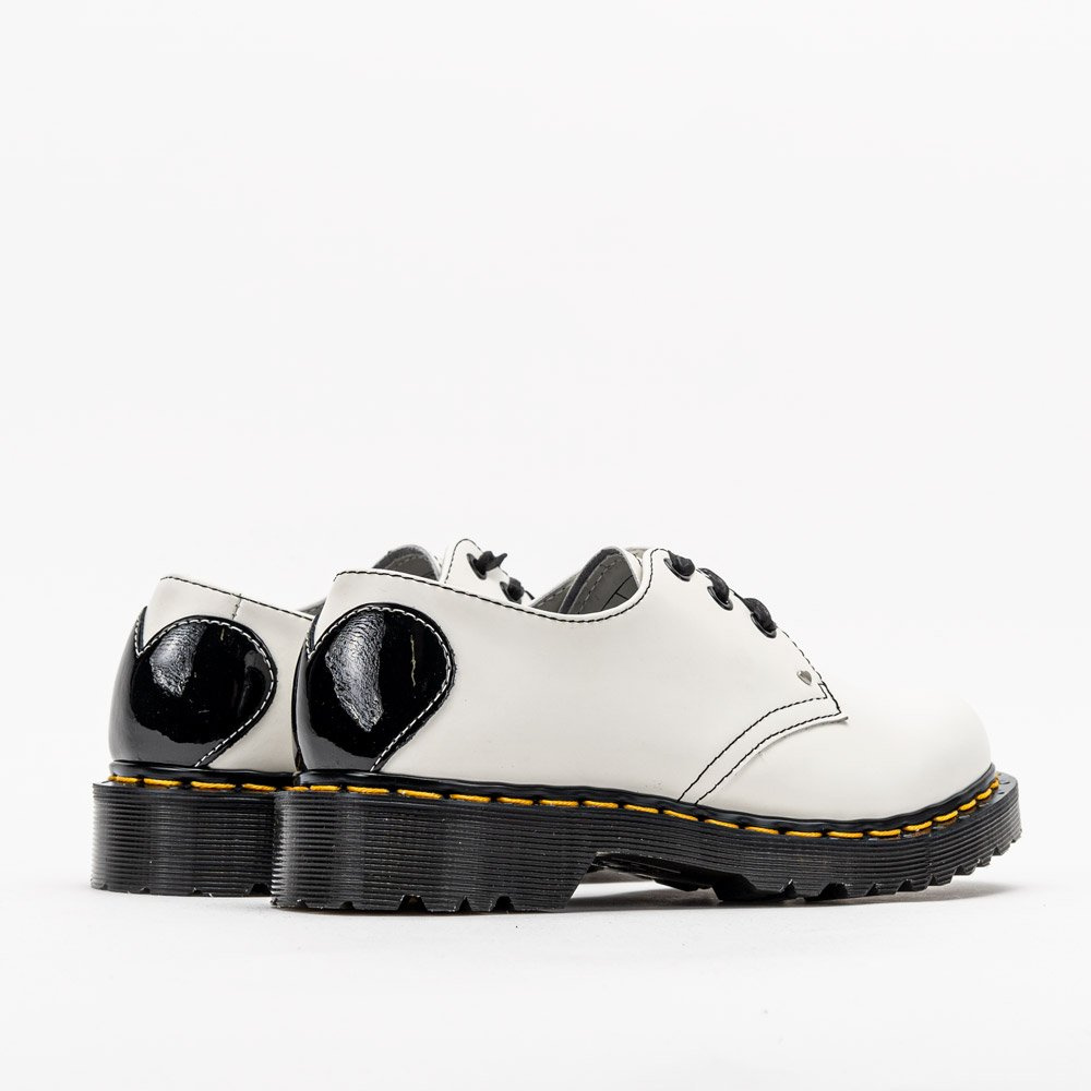 dr martens 1461 hearts
