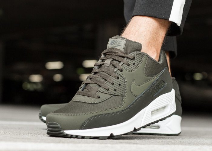 Nike Air Max 90 Essential (537384-310)