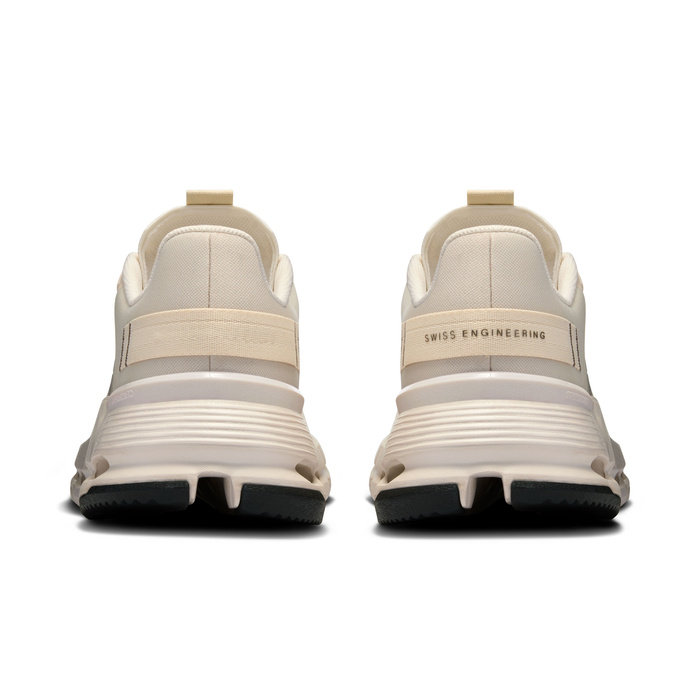 ON CLOUDNOVA FORM Cream | Ivory Damen Sneaker