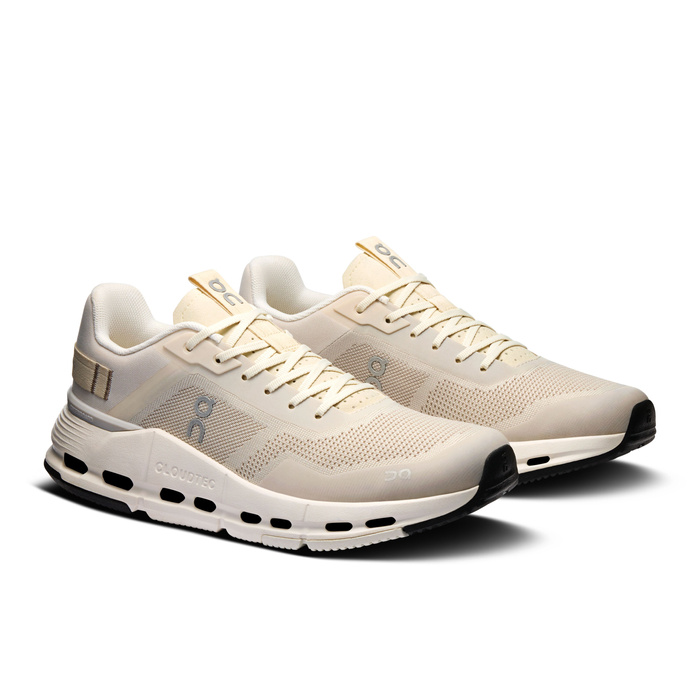 ON CLOUDNOVA FORM Cream | Ivory Damen Sneaker