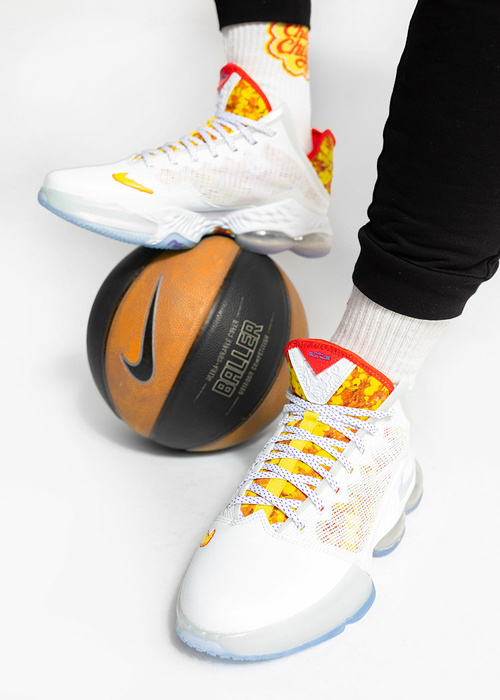Nike LeBron XIX Low Magic Fruity Pebbles Herren Basketballschuh
