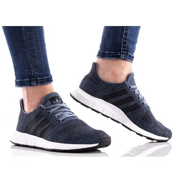 Adidas Swift Run (CQ2604)